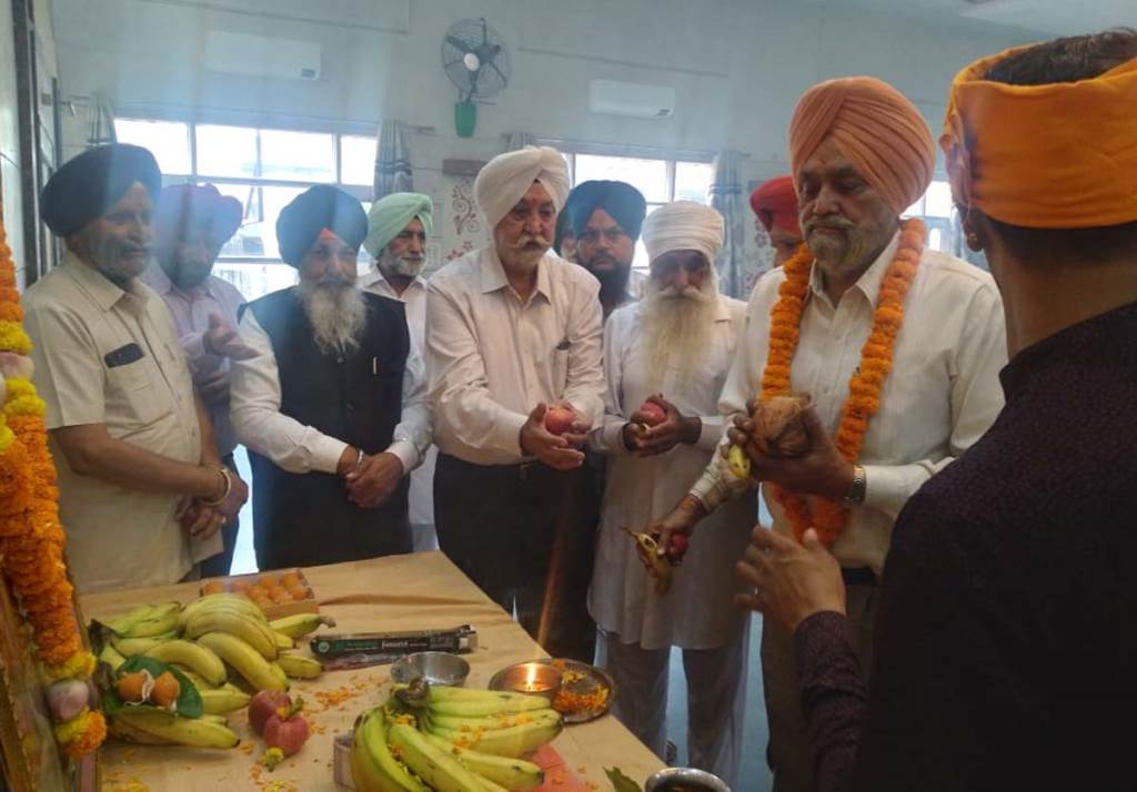 Religious Political and Social Leaders Participate in Event Organized on Baba Vishwakarma Divas